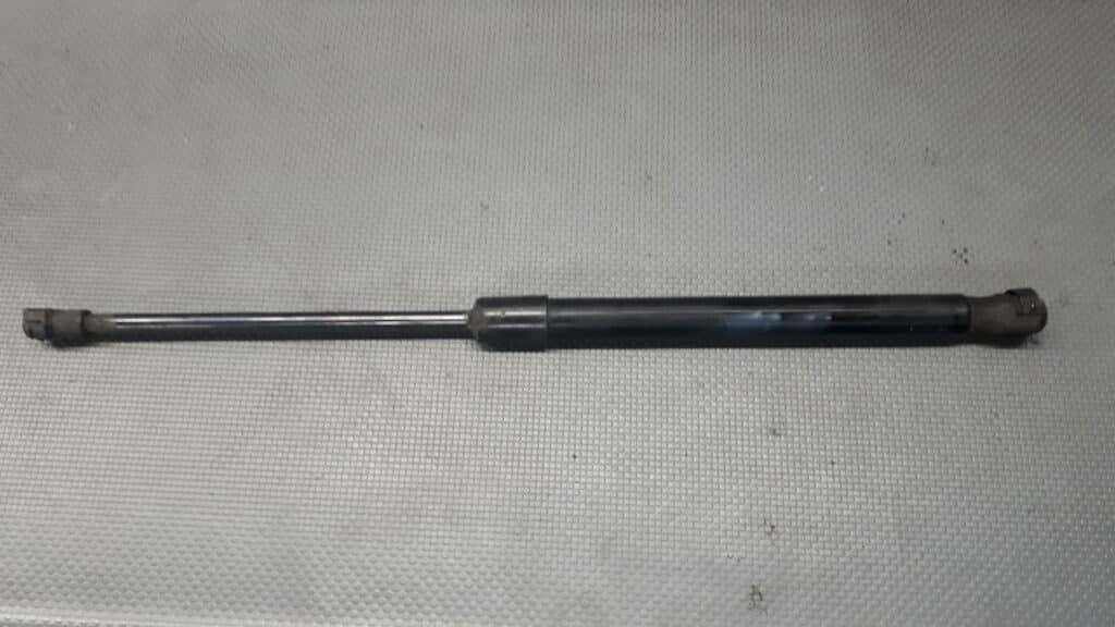 1T0823359A siłownik maski TOURAN 03-06r
