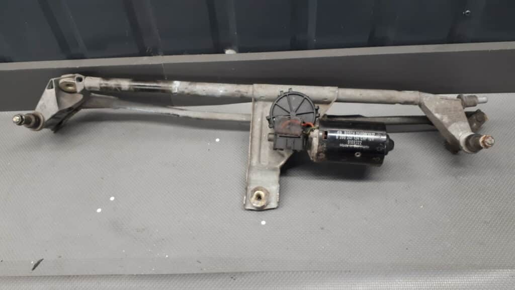 3397020425 mechanizm wycieraczek przód Volvo C70 2.3 98r