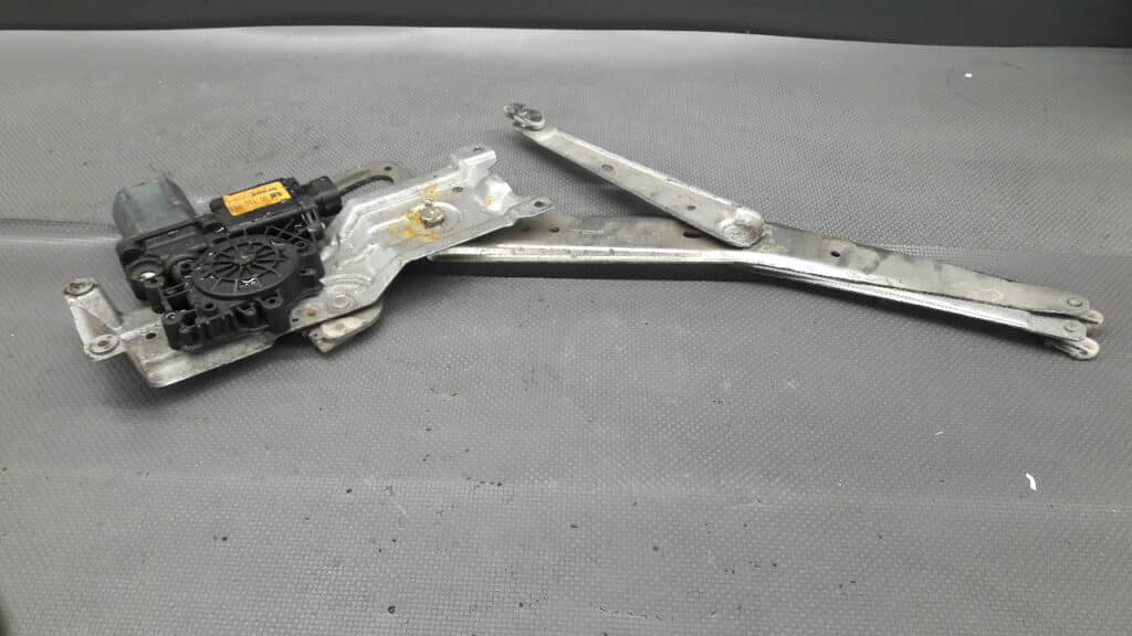 90520187 Mechanizm szyby lewy przód Opel Corsa B Lift