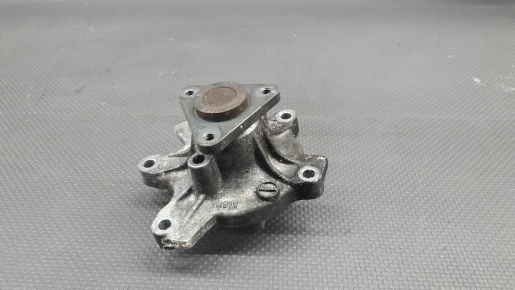 Pompa wody Toyota Yaris Verso 1,3 1,4