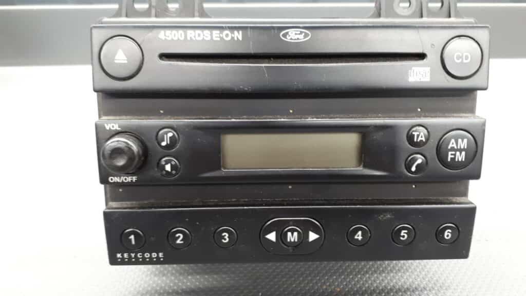 2S61-18C815-AE Radio CD FORD FIESTA FUZION 05R