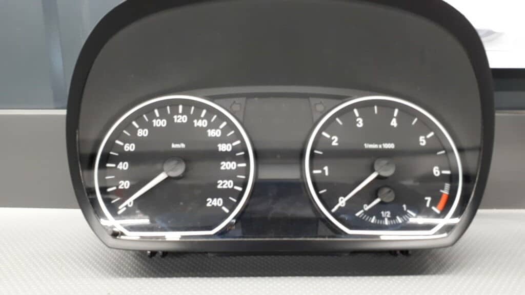 9187038 Licznik zegar BMW 1 E87 E81 1.6b 08r