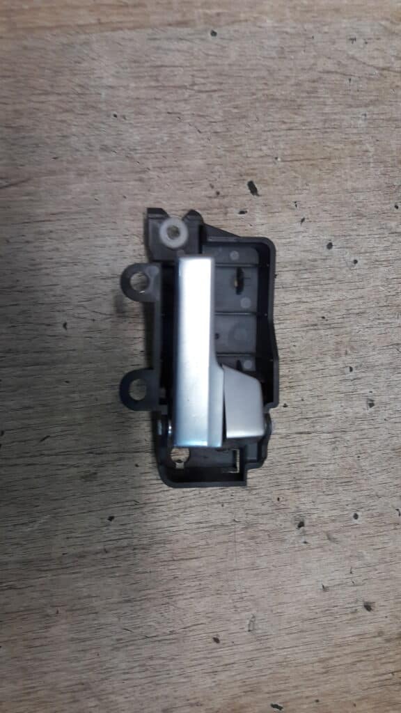 8m51r22600 Klamka wewnetrzna prawa Ford Focus MK2