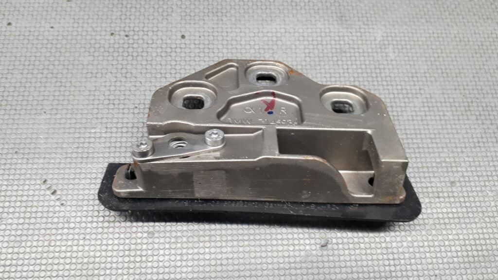 7145936 zamek rygiel dachu prawy BMW E93