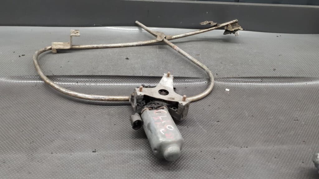 Mechanizm szyby lewy przod Renault Clio I 4d