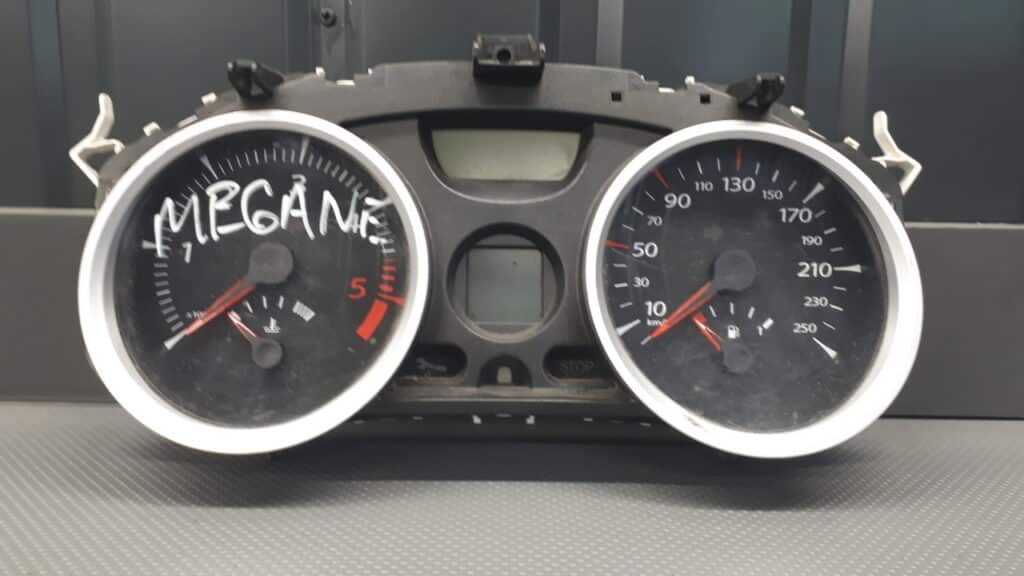8200408798D licznik Megane II 1.9 DCI Uszkodzony
