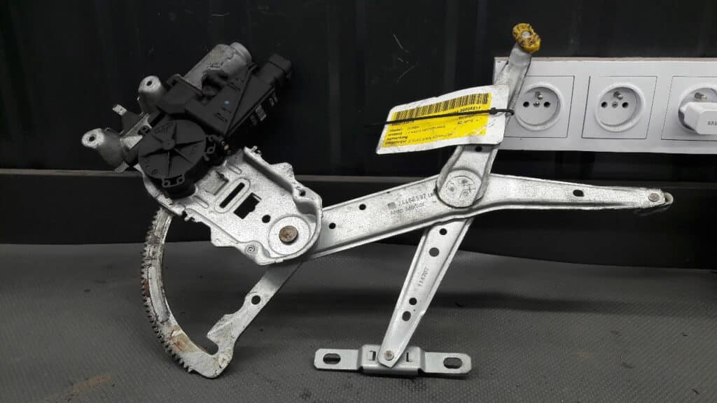 24466597 Mechanizm szyby lewy przód Opel Corsa C