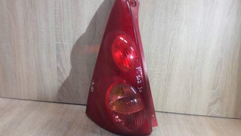 81560-0H040 LAMPA LEWY TYL PEUGEOT 107