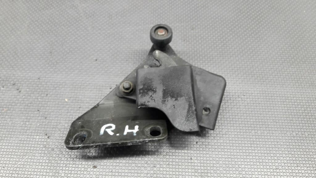 Rolka prowadząca drzwi przesuwnych Mitsubishi Space Runner