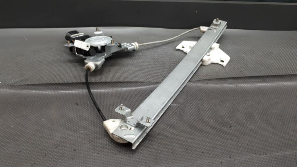98810-17200 Mechanizm szyby lewy tyl Hyundai Matrix