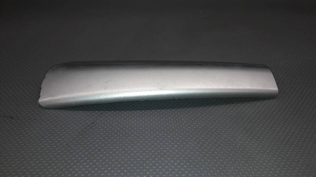 8200020497 Osłona Relingu prawy przód szara LAGUNA II KOMBI 2001-05r