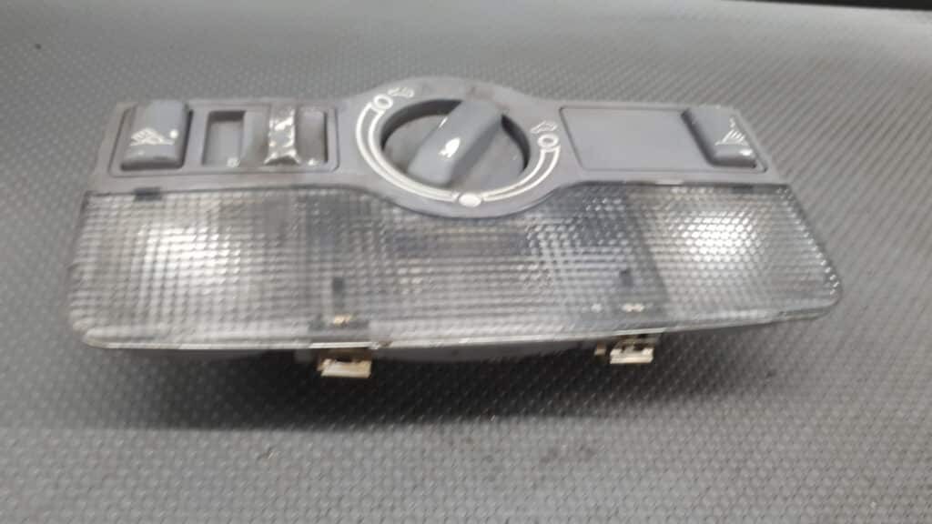 8D0947111A Oswietlenie kabiny Audi A3 8L