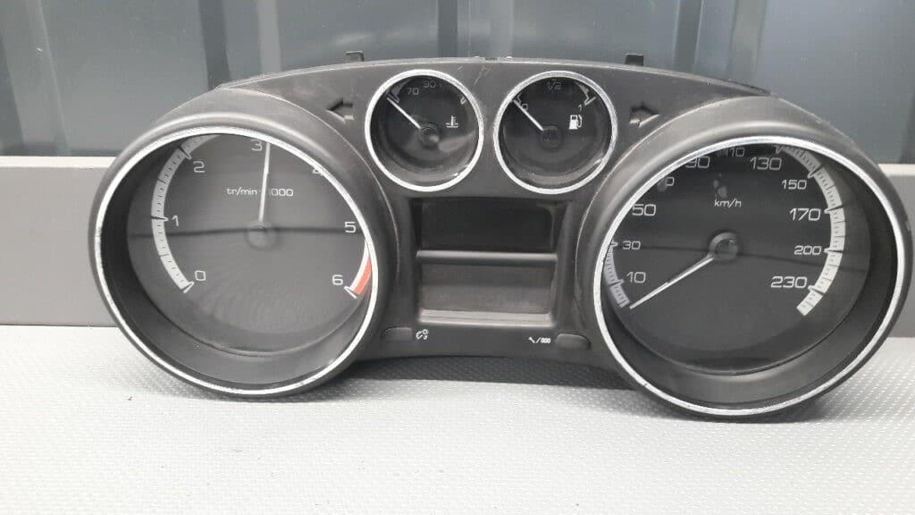 9664755880 Licznik Peugeot 308 1.6HDI