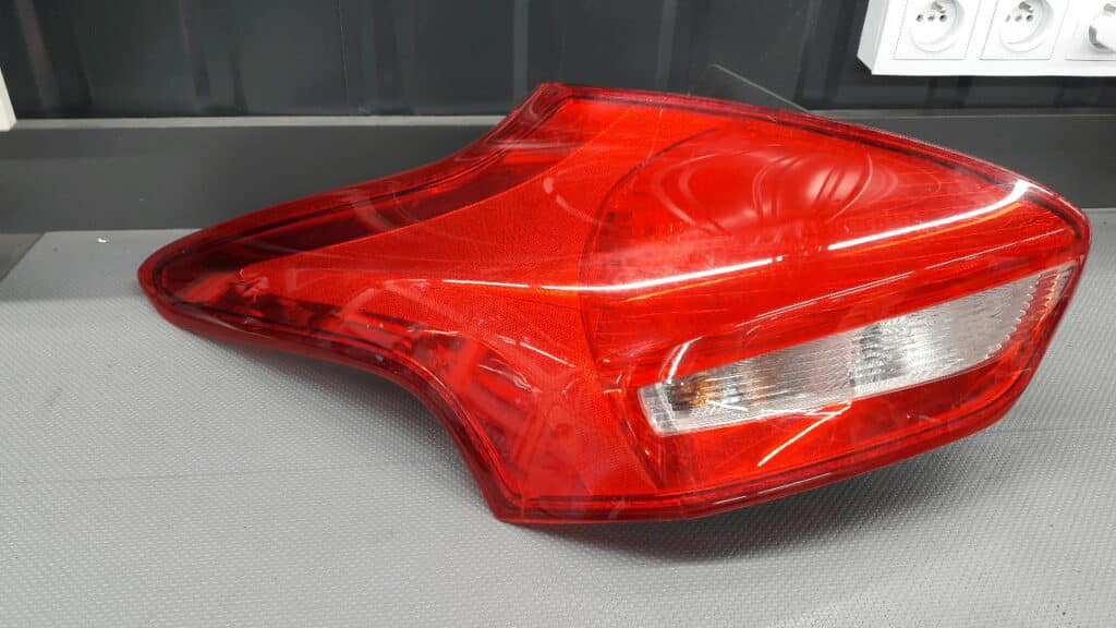 F1EB-13405-BD lampa tylna lewa FORD FOCUS MK3