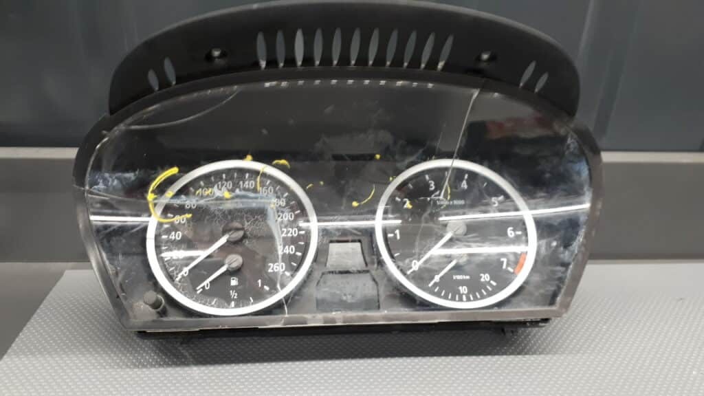 6958592 Licznik zegary BMW E60 2004r benzyna