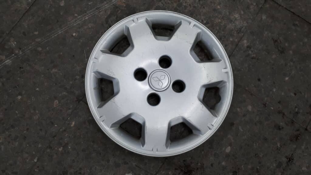 Z0679487 kołpak 15'' MITSUBISHI GALANT