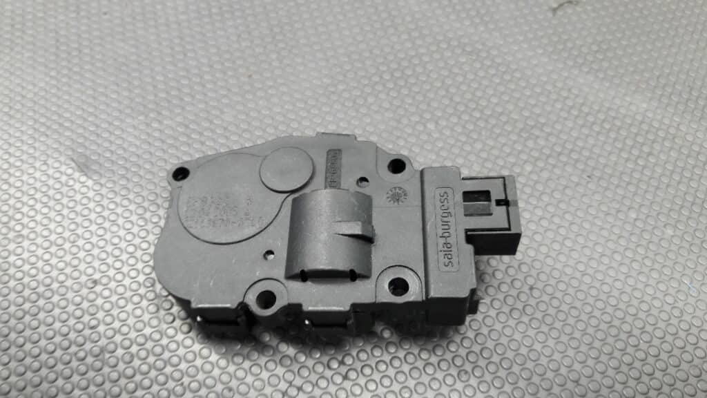 113930-0710 Silniczek nawiewu BMW E91 2,0