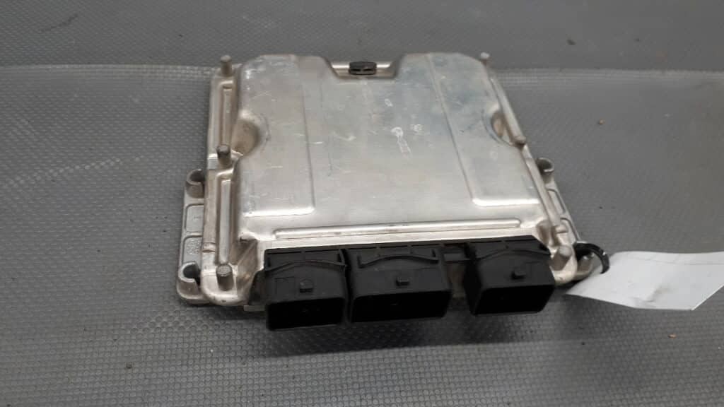 0281010877 komputer Peugeot 406 2.2 HDI