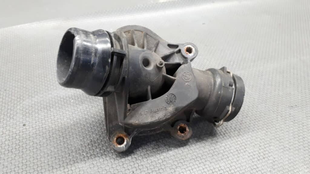 1162837 obudowa termostatu BMW E65 2.0