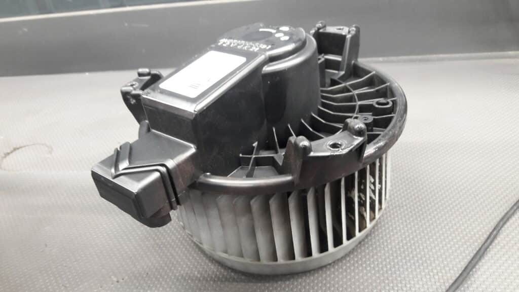 AV272700-5391 Wentylator nagrzewnicy dmuchawa Jaguar XJ X350