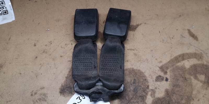 92FBB613K21AA ZAPINKA PASA TYLNY FORD ESCORT