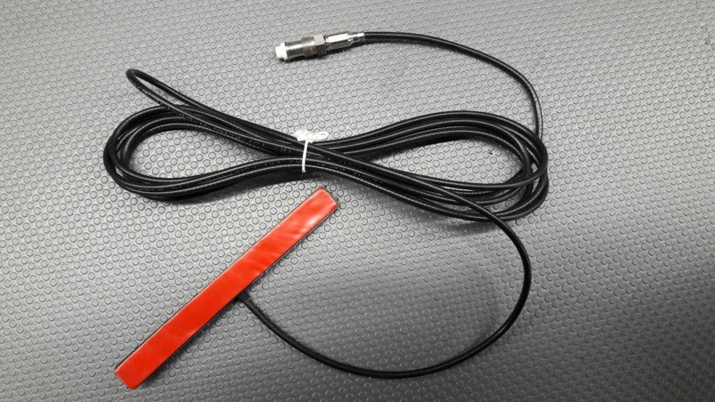 304468001 Antena wewnętrzna do pojazdów  Antena SLIM GSM900 1800 UMTS AMPS