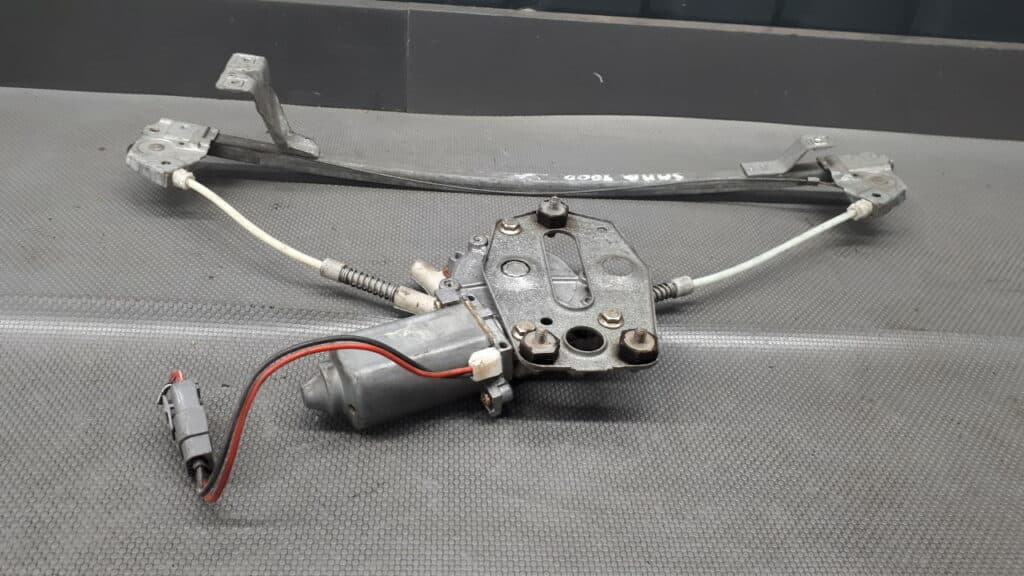 05318234 mechanizm szyby lewy przód Saab 9000