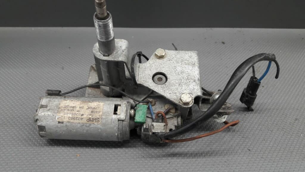 90386268 Silniczek wycieraczki TYL OPEL CORSA B