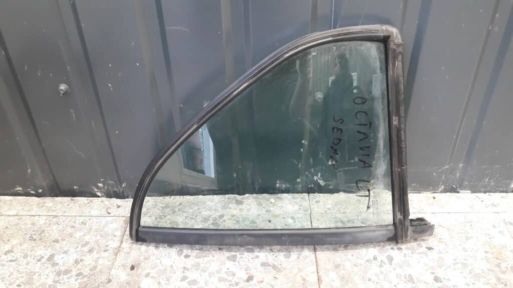 Szyba lewy tył Skoda Octavia I 04r