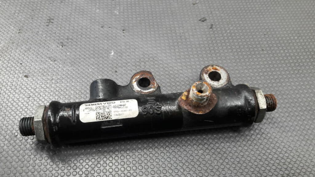 4R8Q-9C066-AB Listwa paliwowa Jaguar S-Type  2,7 Diesel