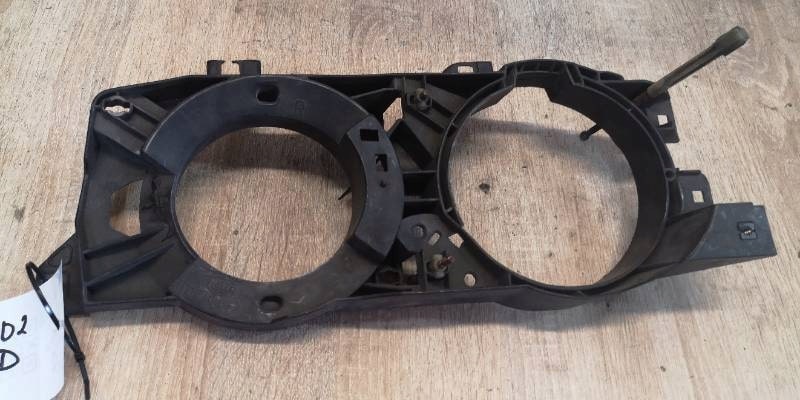 13174000RL RAMKA REFLEKTORA PRAWY BMW E34