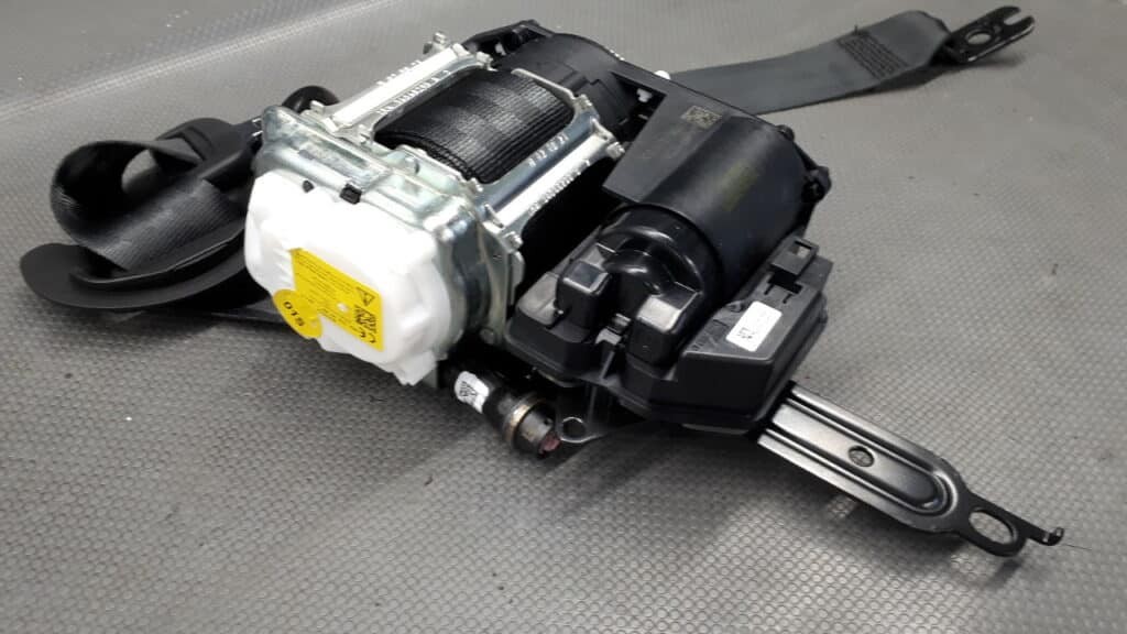 8Y0857706H pas bezpieczeństwa prawy przód Audi A3 20r-