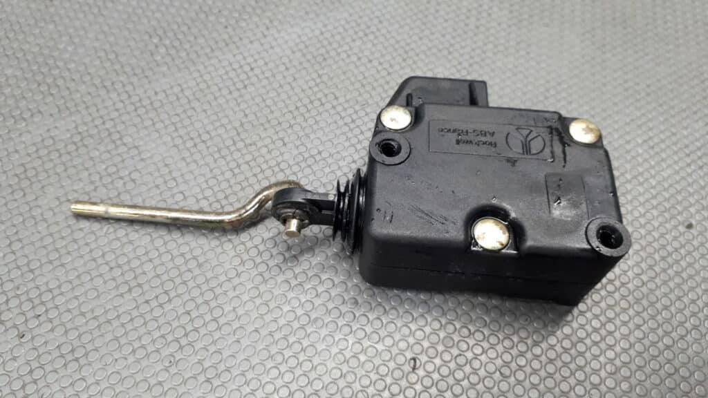 Siłownik zamka klapy Peugeot 405 kombi