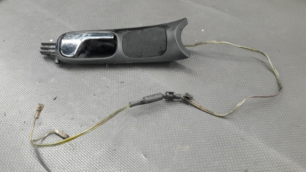 8D0837020 Klamka wewnętrzna prawy tył Audi A4 B5