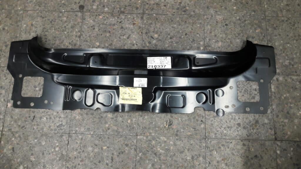 4K8813307 pas tylny poszycie Audi A7 nowy