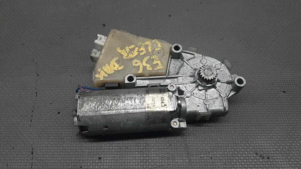 67618370823 Silniczek szyberdachu BMW E36