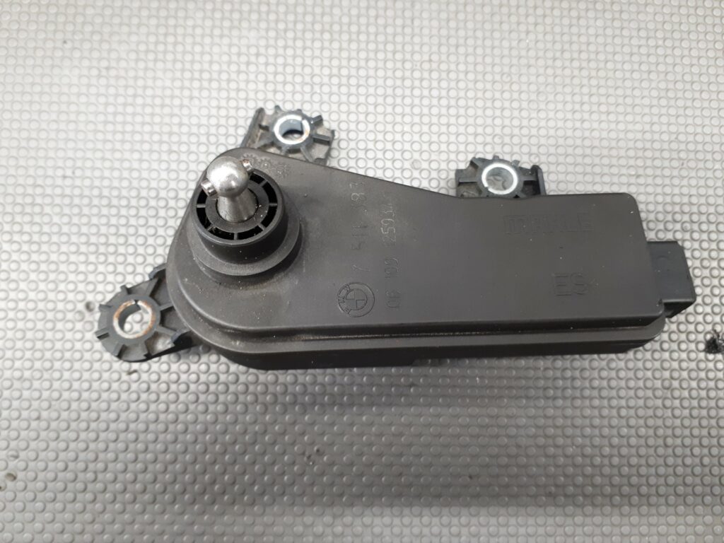 BMW E46 2.0 B SIŁOWNIK NASTAWNIK KOLEKTORA 7511383