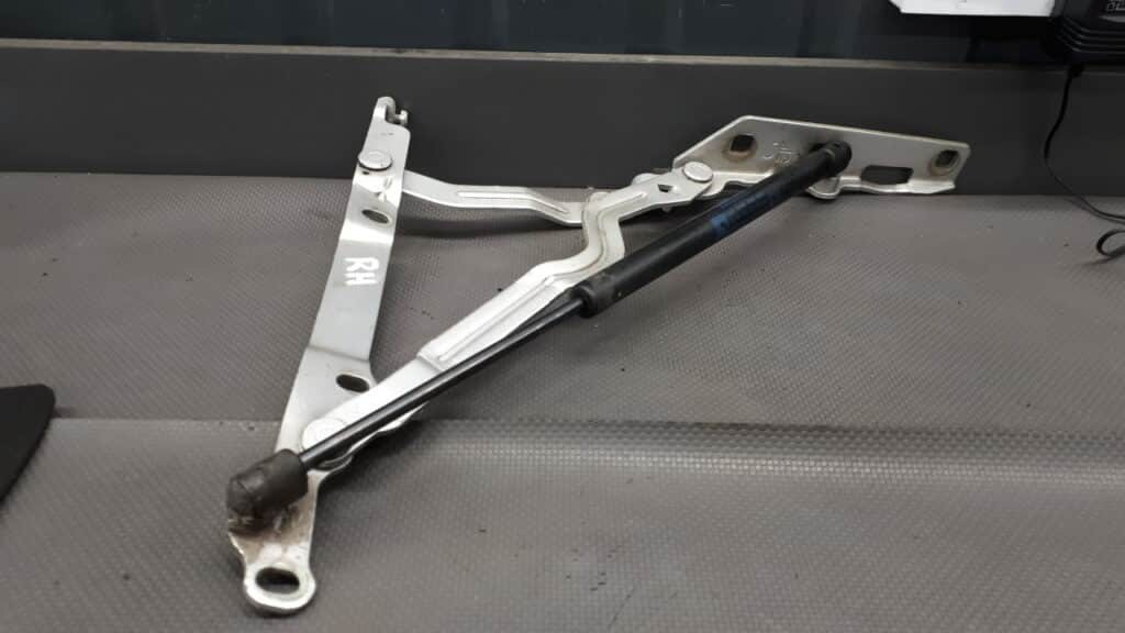 90379054 zawias tylnej klapy Opel Omega B 94-99