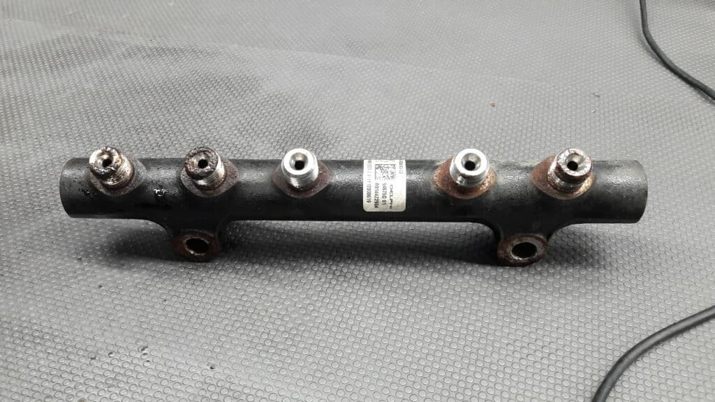 9684753080-02 Listwa wtryskowa Peugeot 107 1,6HDI