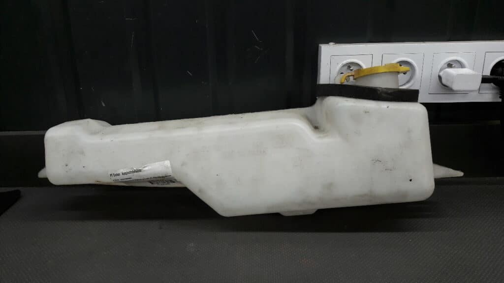 05288698AE Zbiornik spryskiwaczy Chrysler PT 2,0