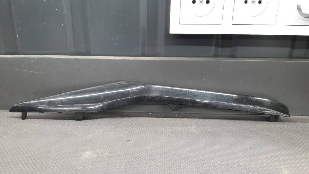 51117475995 Listwa lewy przód BMW F40