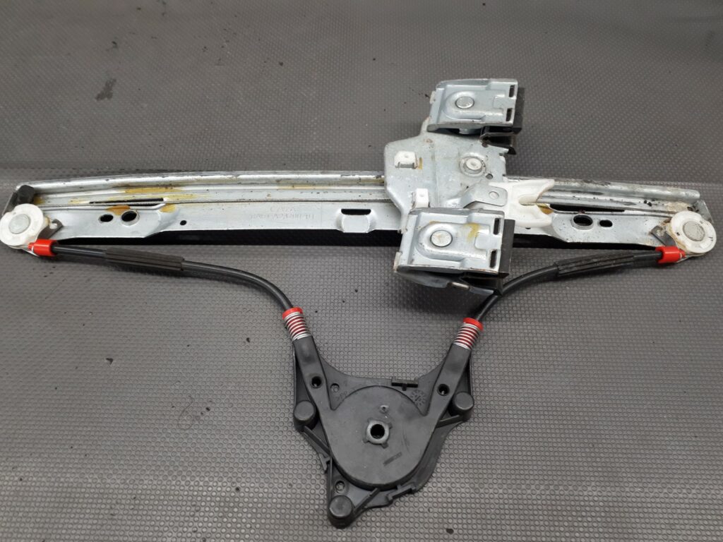 8A61-A23200/01 mechanizm szyby prawy przod  Fiesta