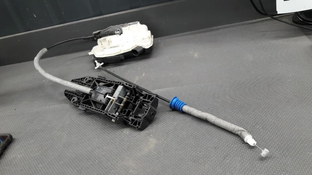1S4839016G Zamek drzwi prawy tył VW UP 6PIN