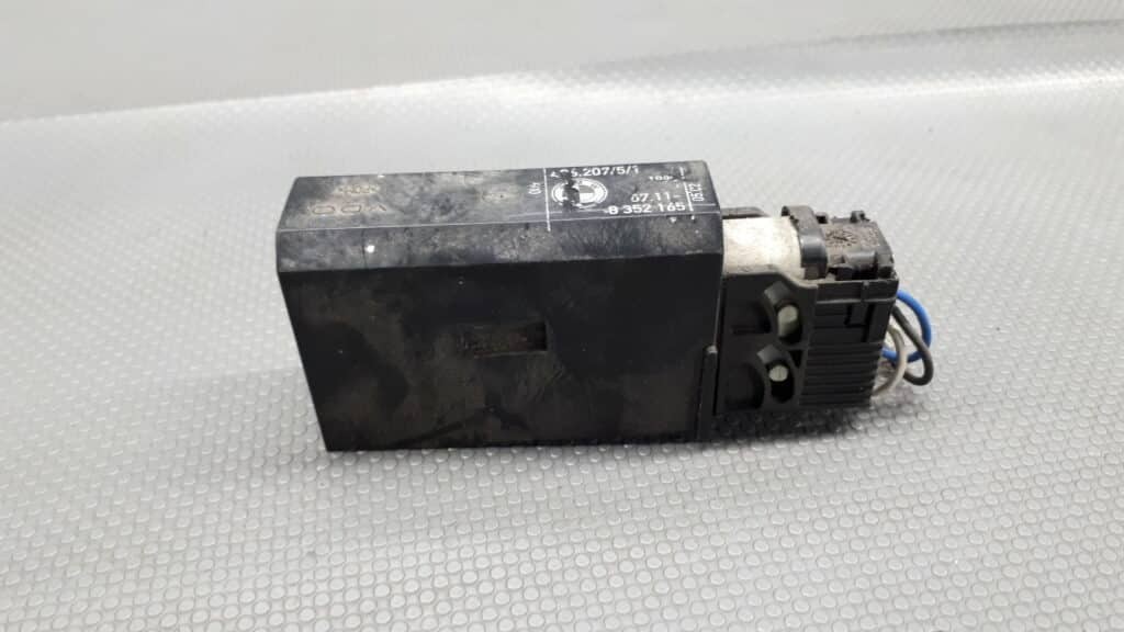 8352165 Sterownik zamka prawy tyl BMW E39