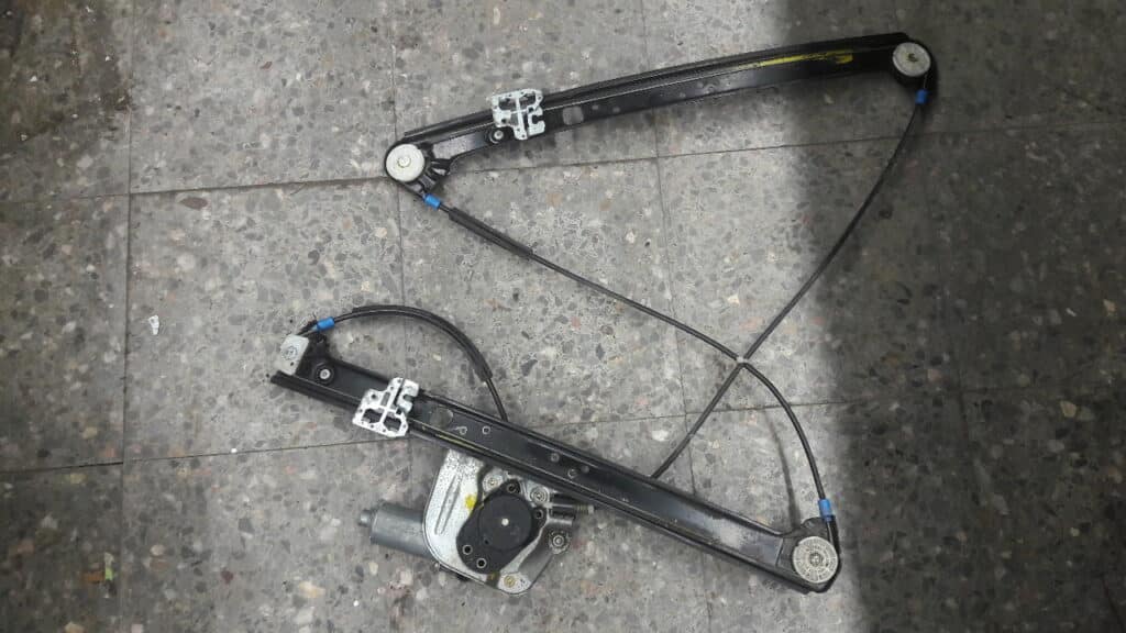 83810209 mechanizm szyby prawy przod BMW X5 E53