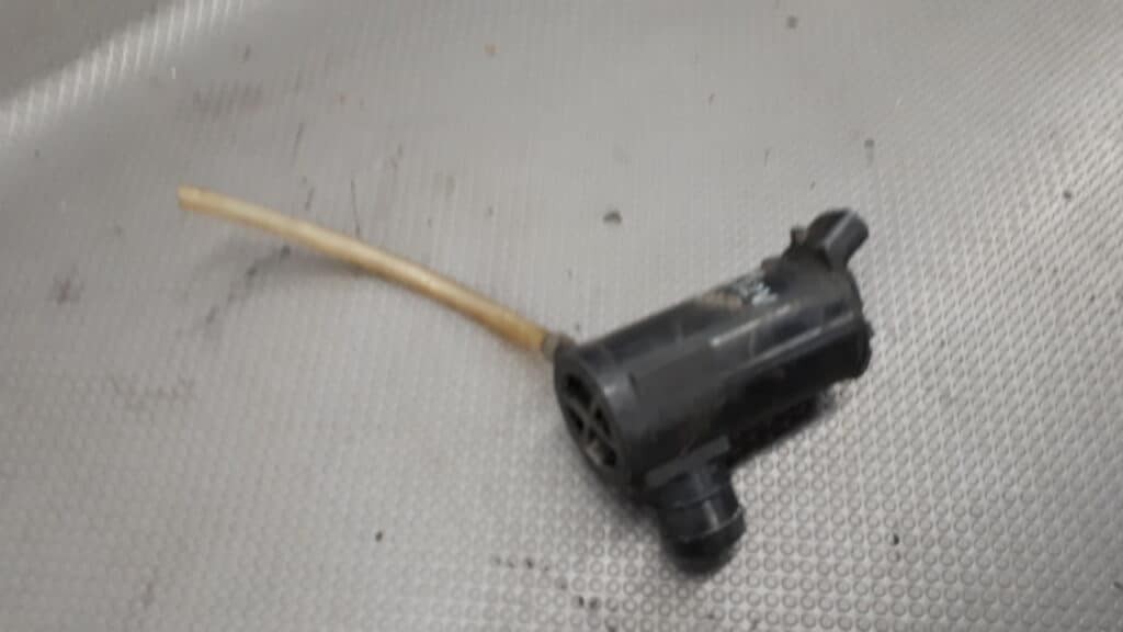 860310-1970 pompka spryskiwaczy Mazda 6 I GY GG 02-05