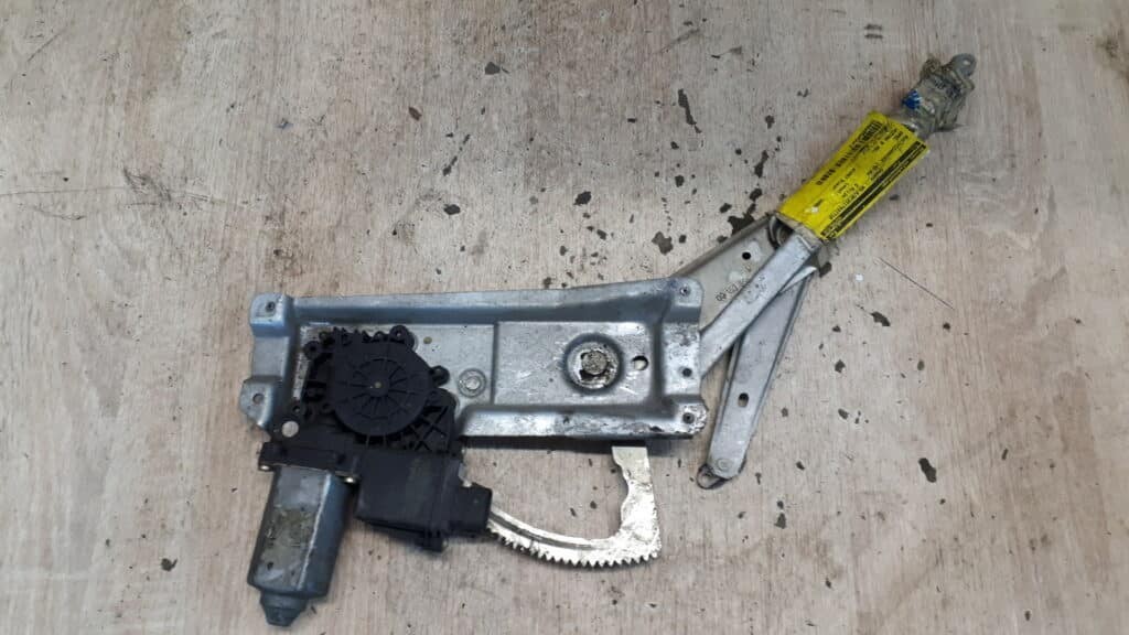 09153596 mechanizm szyby prawy przód Vectra B 00R