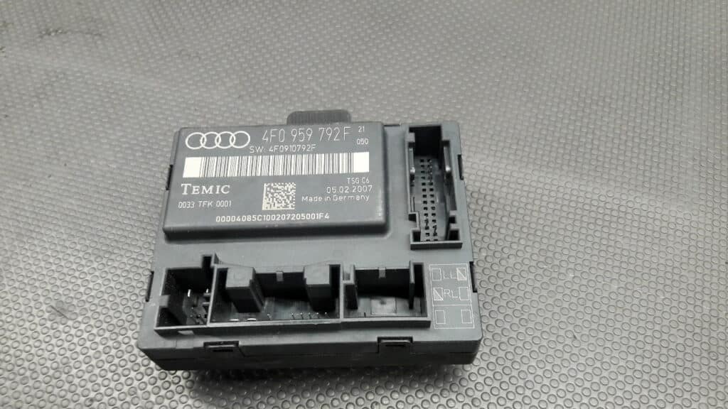 4F0959792F Moduł sterownik drzwi przód Audi A6 C6