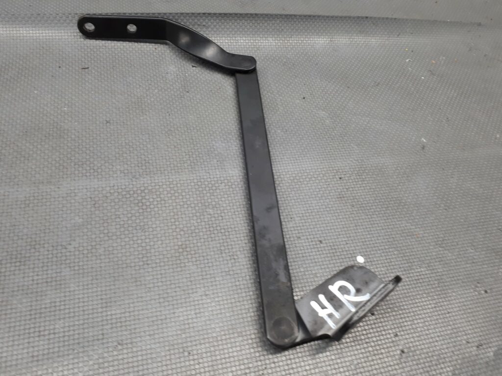 zawias mocowania wspornika szyby prawy vw golf 3 cabrio