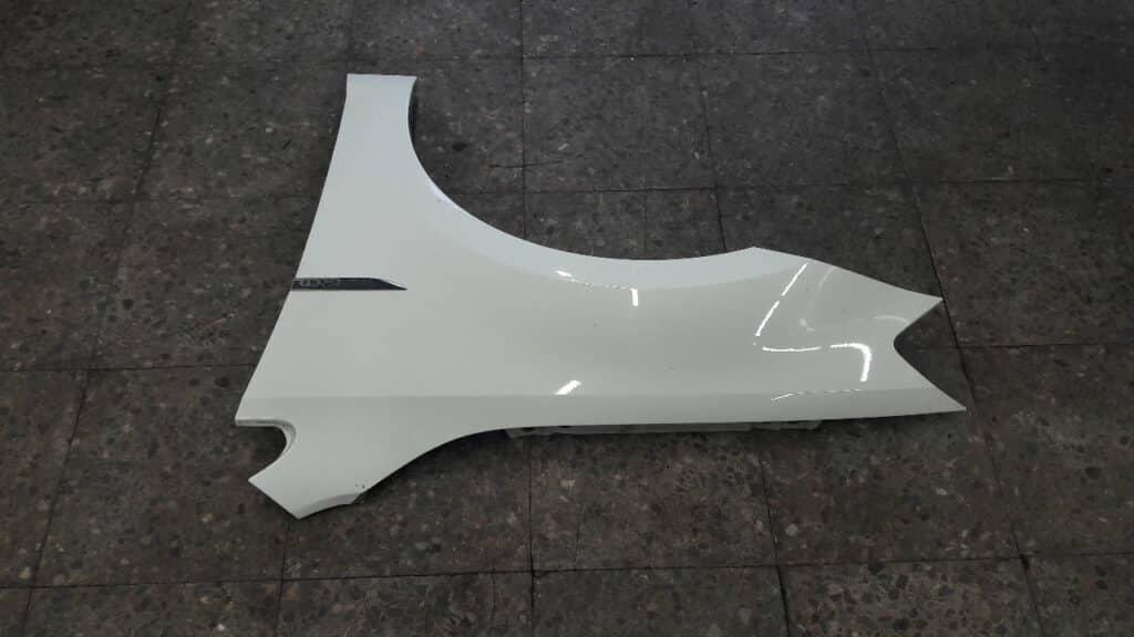 blotnik lewy przod Seat Leon III Bialy